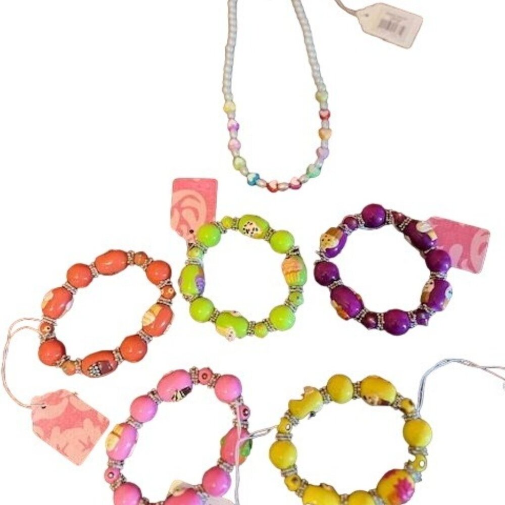 fiona Handmade‎ Cupcake Beaded 5 Bracelets Set For Girls & a heart necklace
